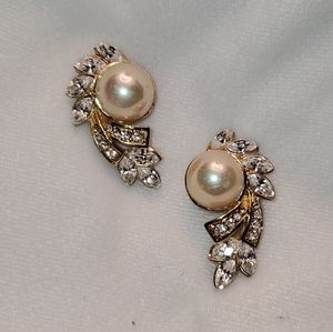 Gold w/ Pearl & rhinestone earrings